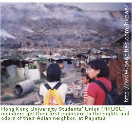 Hong Kong Students view the Payatas garbage dump