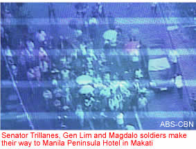Senator Trillanes, Gen Lim and Magdalo soldiers make their way to Manila Peninsula Hotel in Makati