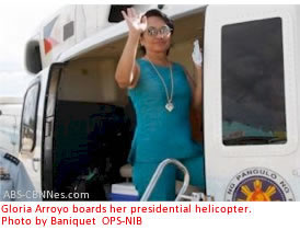 Gloria Arroyo boards her presidential helicopter