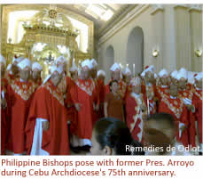 Philippine Bishops pose with former Pres. Arroyo during Cebu Archdiocese's 75th anniversary