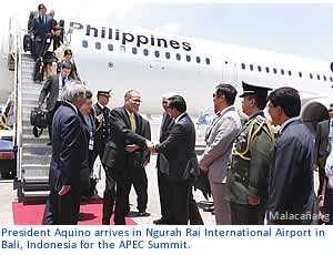 President Aquino arrives in Ngurah Rai International Airport in Bali, Indonesia for the APEC Summit